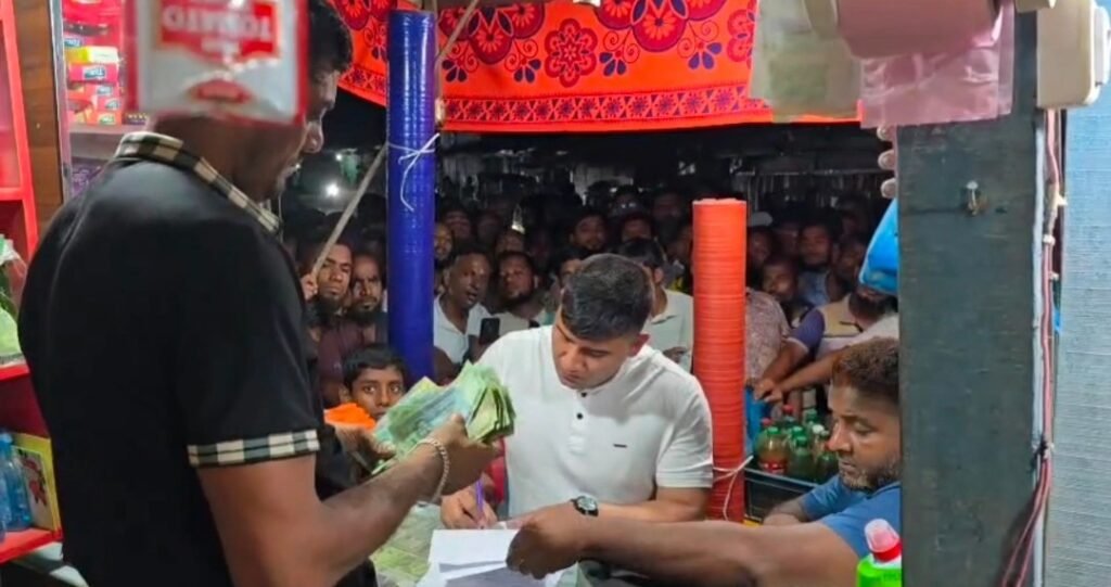 ২০০ টাকা লিটার দরে পেট্রোল বিক্রি