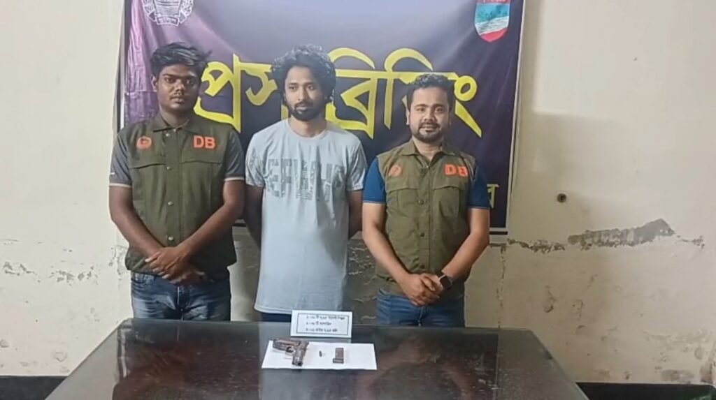 ২০১৬সালেও অস্ত্রসহ ধরা পড়েছিলেন তন্বী ইলেকট্রনিকসের মালিক আলী