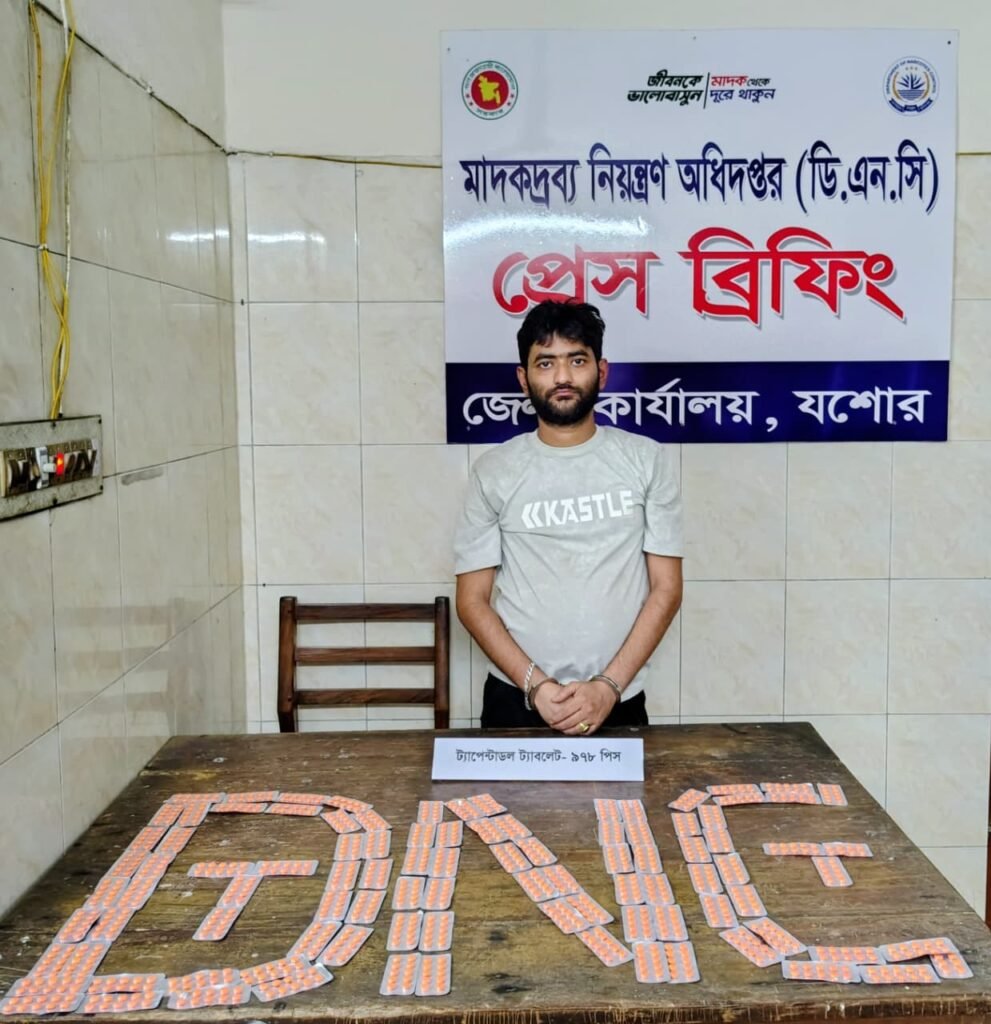 ভারতীয় ট্যাপেন্টাডল ট্যাবলেটসহ যুবক আটক