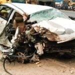 গাছে ধাক্কা লেগে দুমড়ে-মুচড়ে গেল প্রাইভেট কার