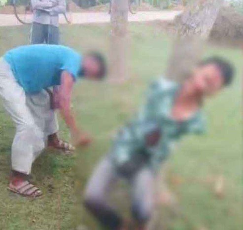 কিশোরকে গাছে বেঁধে অমানবিক নির্যাতন