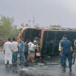 নিয়ন্ত্রণ হারিয়ে উল্টে গেল গোল্ডেন লাইন, আহত ১৫