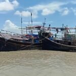 সাগরে দস্যু, উপকূলে তেল সংকট: জেলেদের পেটে খিল দিচ্ছে নিষেধাজ্ঞা !