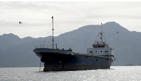 চীনকে চরম হুঁশিয়ারি দিয়ে হরমুজ প্রণালিতে যুদ্ধজাহাজ মোতায়েন