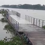 বাওরের পানিতে ভাসছে স্বপ্নের ঝাপা বাওরের ‘ড্রাম সেতু’