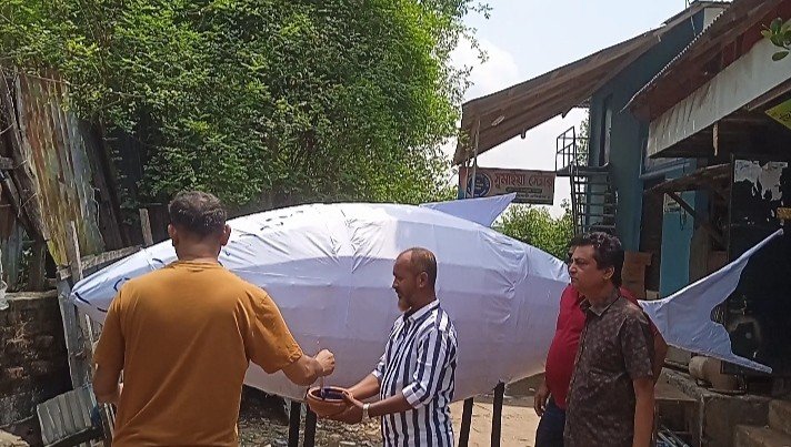 মূল আকর্ষণ ১৪ ফুটের ইলিশ