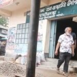 আওয়ামী লীগ অফিস দখল করে মহিলা দল নেত্রীর স্বামীর গুদাম !