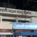 দাইতলায় নারীকে উত্যক্তের প্রতিবাদ করায় যুবককে ছুরিকাঘাত : গ্রেফতার ১