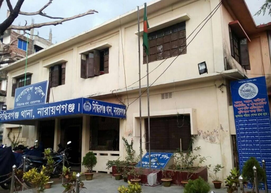 গ্রিল কেটে ৩০ভরি স্বর্ণসহ ৬০ লাখ টাকার মালামাল লুট